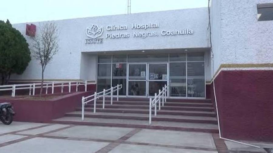 El adulto mayor fallecido había sido trasladado por sus familiares al ISSSTE tras desplomarse afuera de su domicilio, en Piedras Negras, Coahuila.