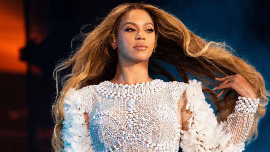 El lunes, Beyoncé compartió un inusual vistazo a su rutina de lavado diario en un video sin retoques.