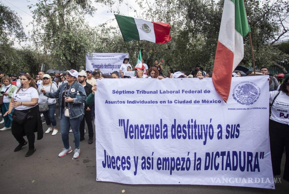 $!Supuestos trabajadores se manifestaron en las inmediaciones del Instituto Nacional Electoral (INE) en contra del inicio del Proceso Electoral Extraordinario del Poder Judicial de la federación 2024-2025.