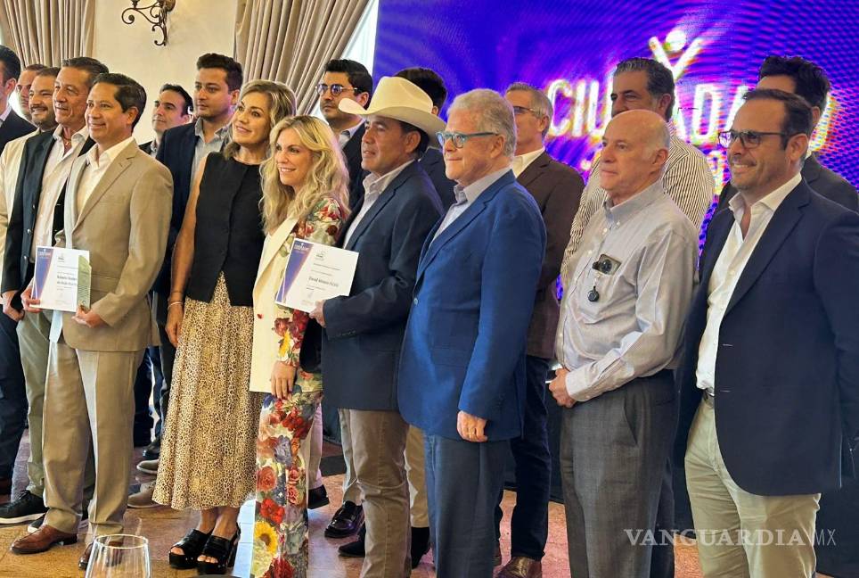 $!Además de David Alonso, dos coahuilenses más fueron reconocidos el martes en Torreón.