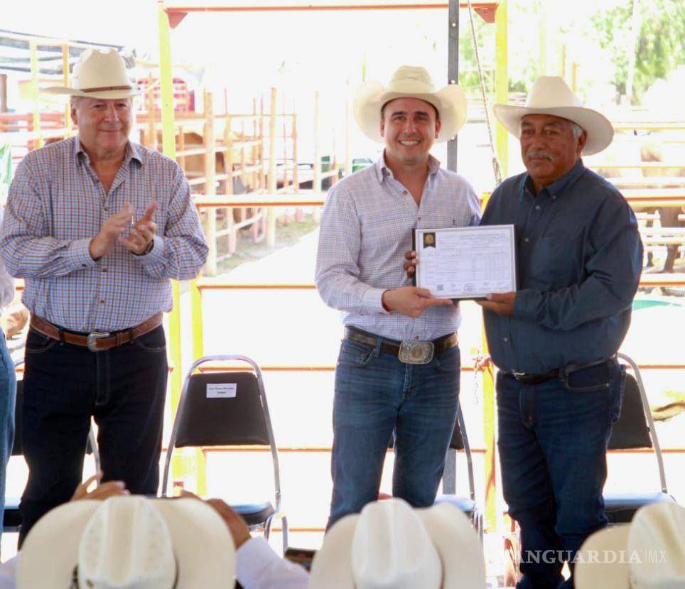 $!El alcalde José María Fraustro Siller, en colaboración con el gobernador Manolo Jiménez Salinas, reafirma su compromiso con el desarrollo del campo al anunciar inversiones significativas en infraestructura y programas de apoyo.