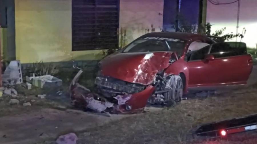 El auto quedó destrozado
