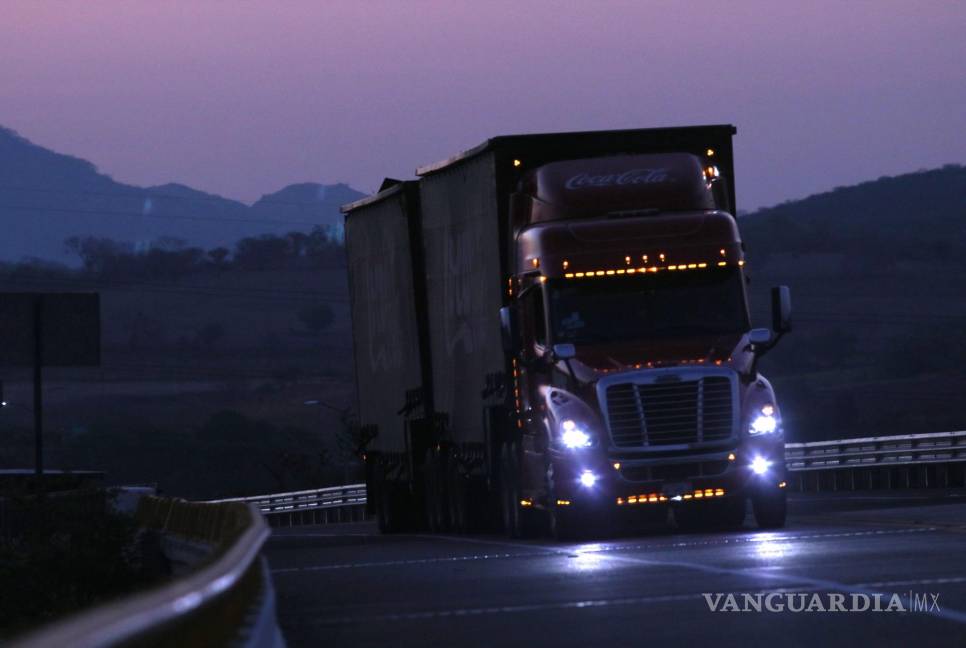 $!Los legisladores priistas advirtieron del impacto que genera en el transporte de carga, lo cual se reflejad en los productos que movilizan.