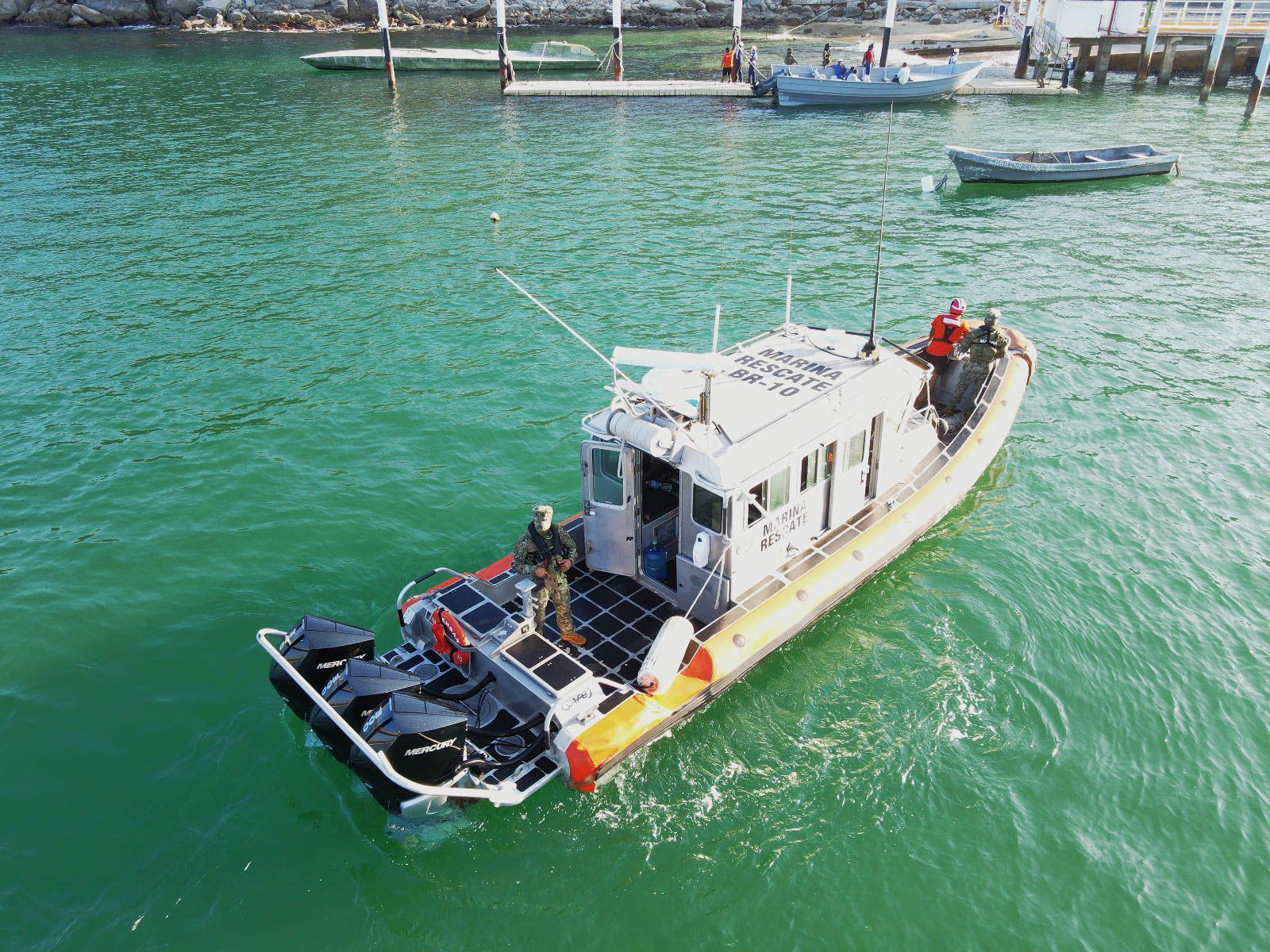 Rescata Marina a dos turistas en playas de Oaxaca y BC