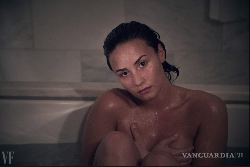 Demi Lovato hace un desnudo para Vanity Fair sin maquillaje ni photoshop.
