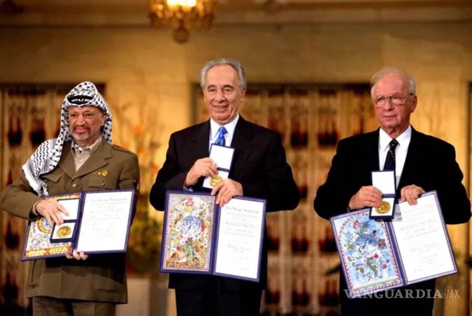 $!Yasser Arafat, Shimon Peres e Isaac Rabin recibieron en 1994 el Premio Nobel de la Paz.