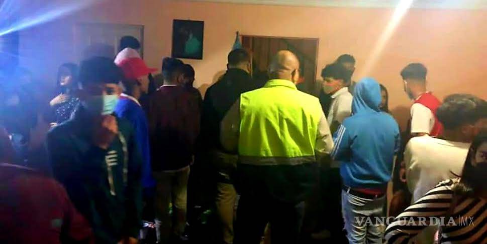 $!'Revientan' fiesta clandestina en colonia de Torreón