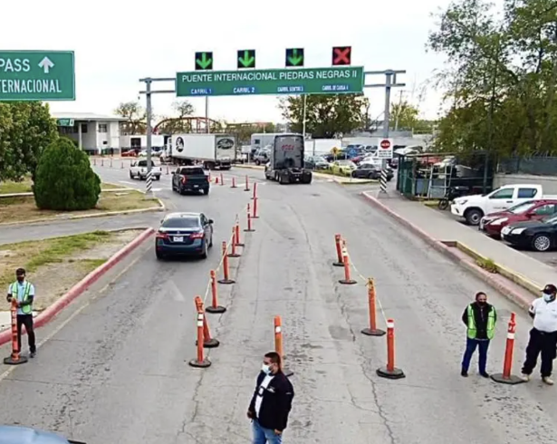 El movimiento de mercancías por la frontera Piedras Negras-Eagle Pass reporta una disminución en los ingresos aduaneros durante este año.