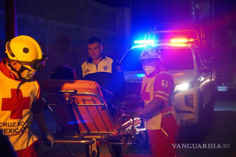 $!Elementos de Tránsito Municipal abanderaron la zona para prevenir otro percance.