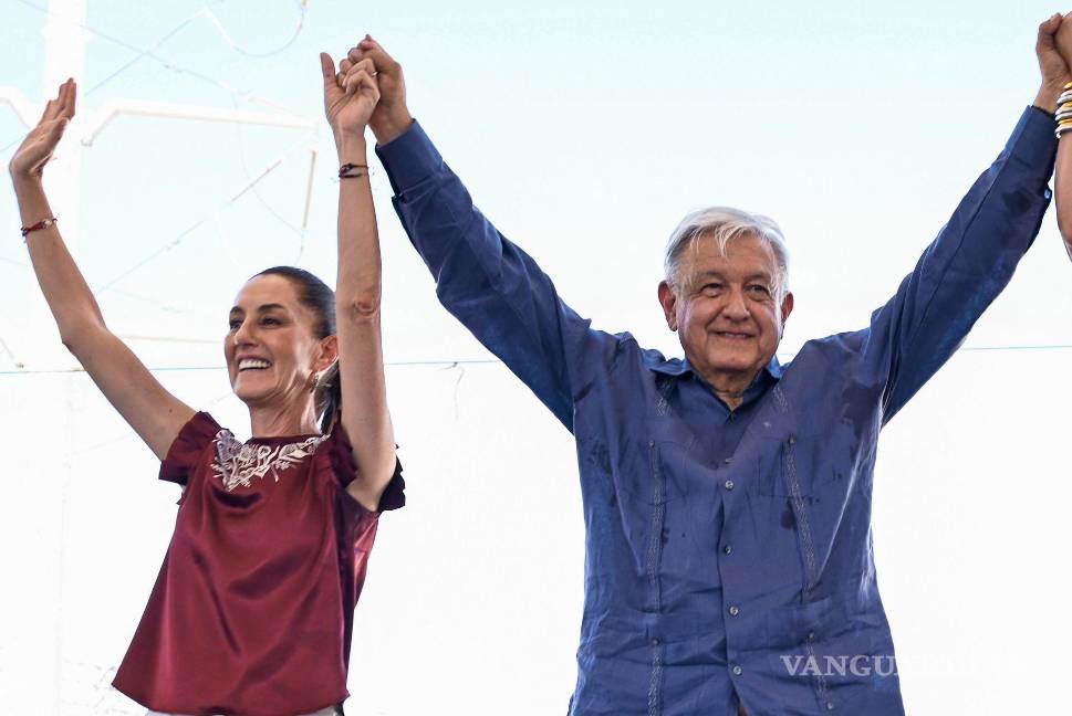$!Andrés Manuel López Obrador, presidente de México, y Claudia Sheinbaum Pardo, virtual presidenta electa de México, en Mexicali.