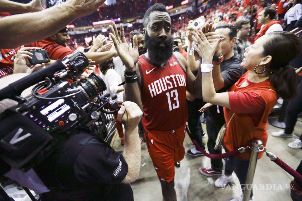 $!James Harden es el héroe que lleva a los Rockets a acercarse a los Warriors en la serie