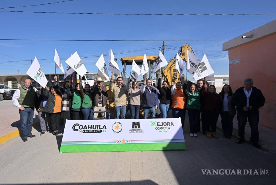 $!El alcalde Carlos Villarreal supervisó la reposición de drenaje en la calle Zaragoza, en la colonia Estancias de Santa Ana, obra que fortalece los servicios básicos de la ciudad.