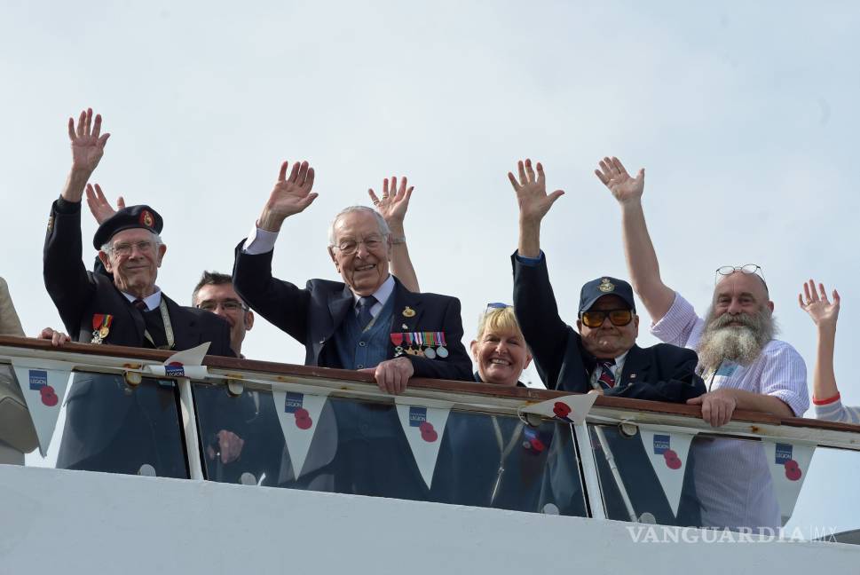 $!Isabel II y Trump honran a los veteranos del desembarco de Normandía en su 75 aniversario