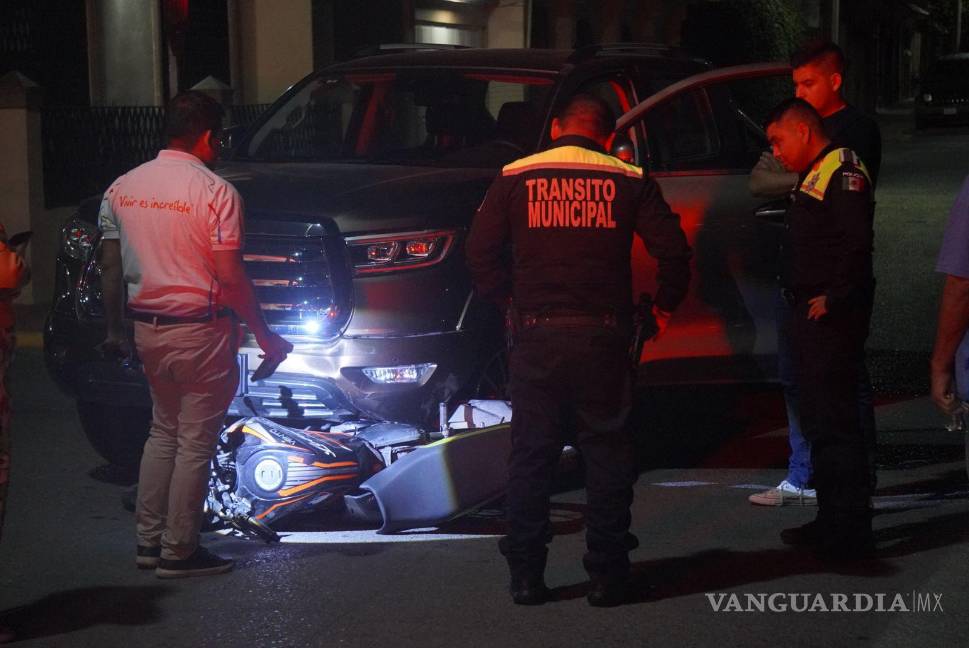 $!Elementos de Tránsito Municipal tomaron conocimiento del percance nocturno.