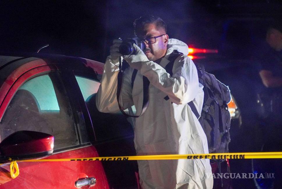 $!La Fiscalía General del Estado mantiene las investigaciones para esclarecer las causas del impacto entre la camioneta y los camiones de transporte de personal.