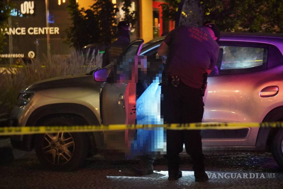 $!Testigos alertaron a las autoridades tras notar que el hombre no se movía por varias horas.