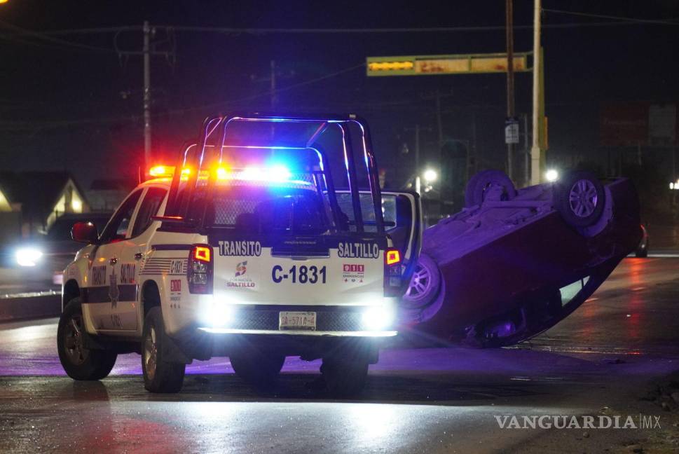 $!Testigos relataron que el conductor abandonó el sitio antes de la llegada de las autoridades.