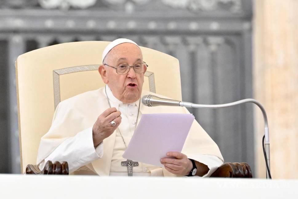 $!El Papa Francisco habla durante su audiencia general en la Plaza de San Pedro, Ciudad del Vaticano, el 15 de noviembre de 2023.