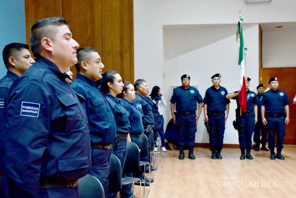 $!Entregan reconocimientos a policías de Monclova, Coahuila