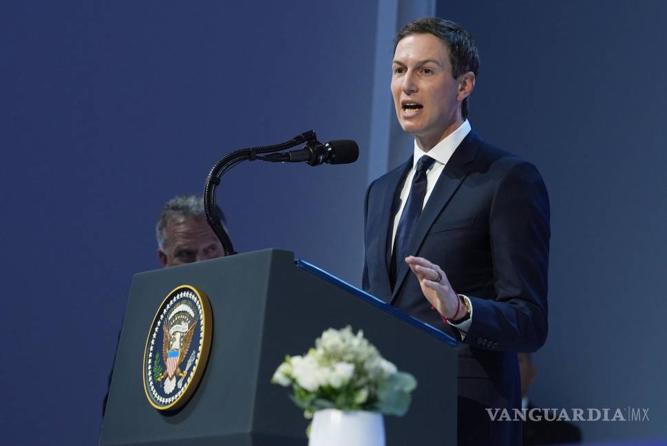 $!Jared Kushner habla tras la firma de la carta de la Junta de Paz en la reunión anual del Foro Económico Mundial en Davos, Suiza, el jueves 22 de enero de 2026.