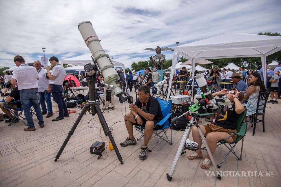 Así cautiva, maravilla y asombra el eclipse solar desde Mazatlán hasta la isla de Terranova (fotos)