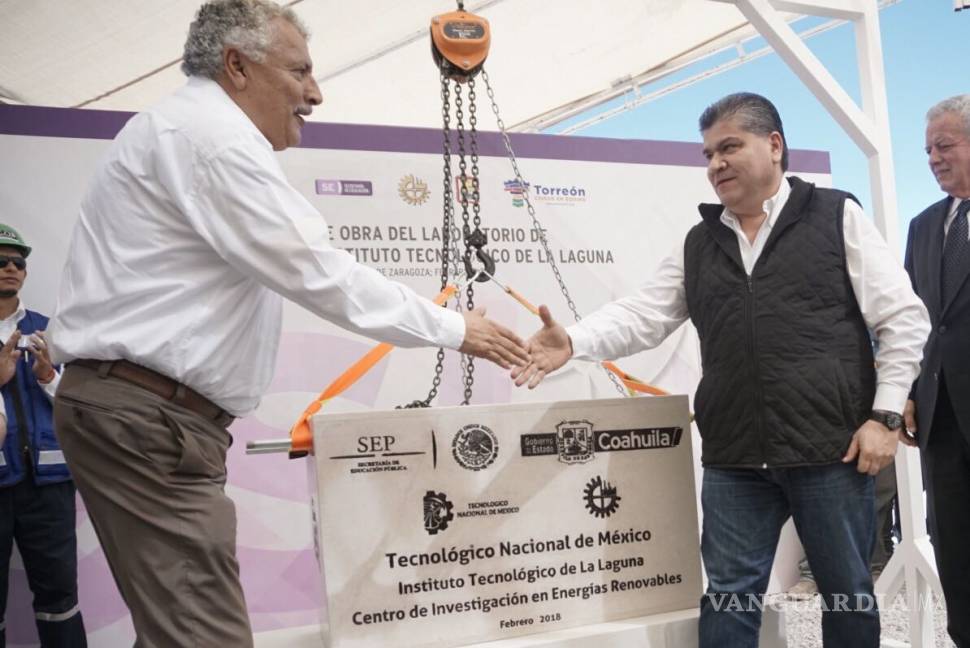 $!Colocan primera piedra del Laboratorio de Energía Eólica en Torreón