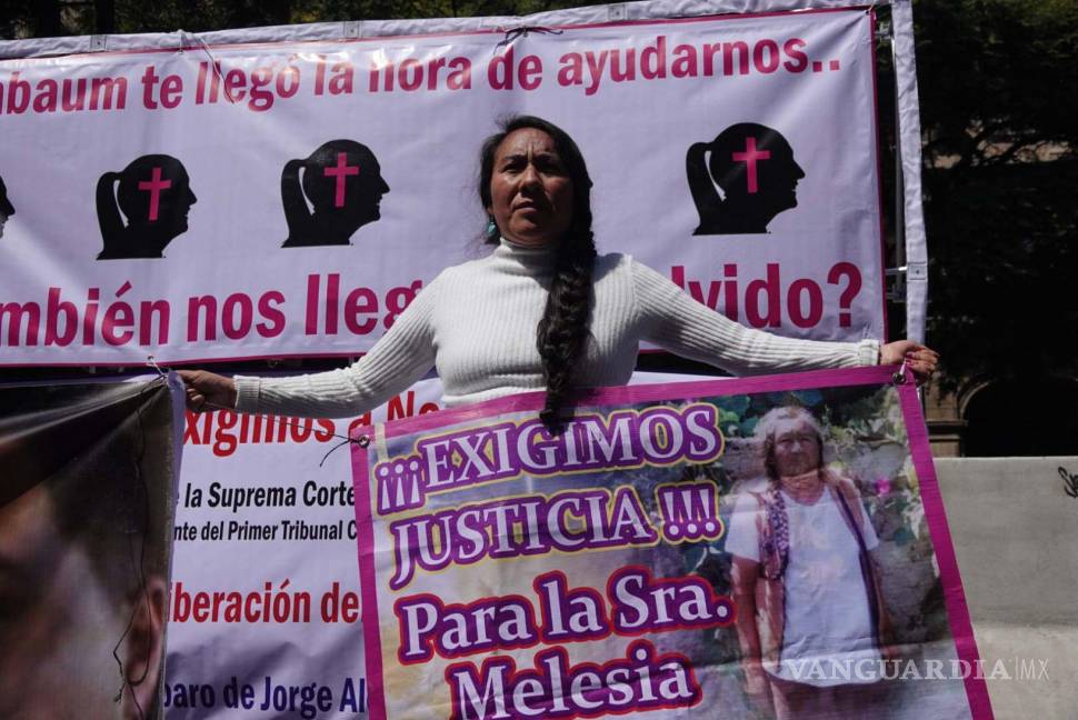 $!Madres de víctimas de feminicidios exigieron justicia y Sentencias Irrevocables para los asesinos de sus hijas afuera de la Suprema Corte de Justicia de la Nación.