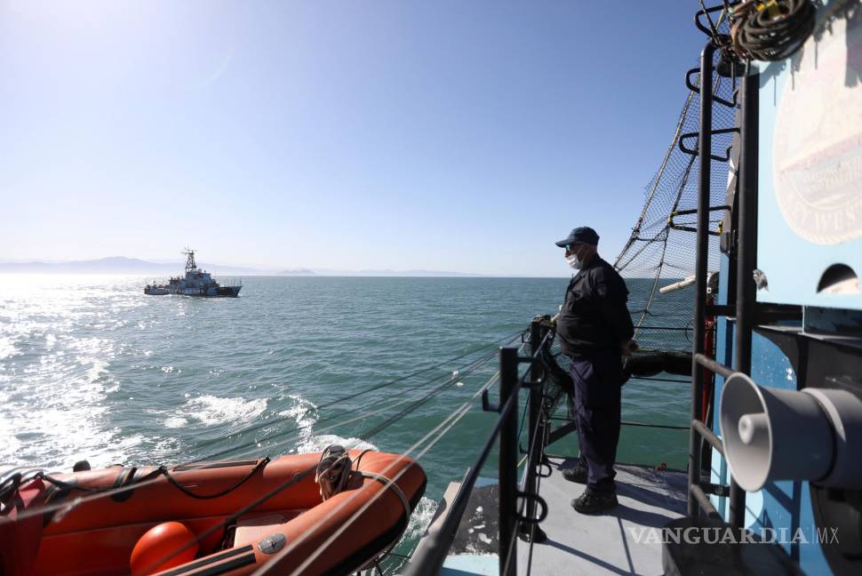 $!Miembros de la tripulación del buque John Paul DeJoria de Sea Sheperd monitorean la zona de refugio de la vaquita marina.