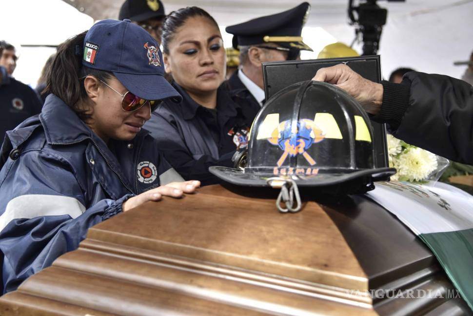$!Realizan homenaje a bomberos que murieron en explosión en Tultepec