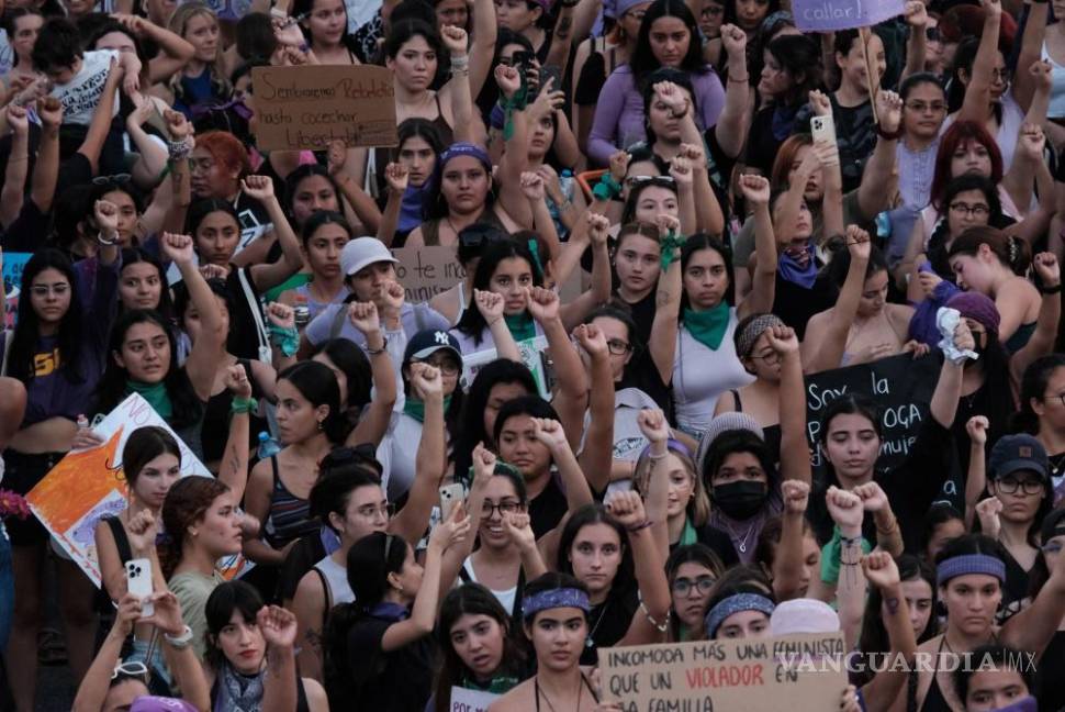 8M: Entre el dolor y la rabia con el grito de “Ni una más” miles de mujeres toman las calles en México (fotos)