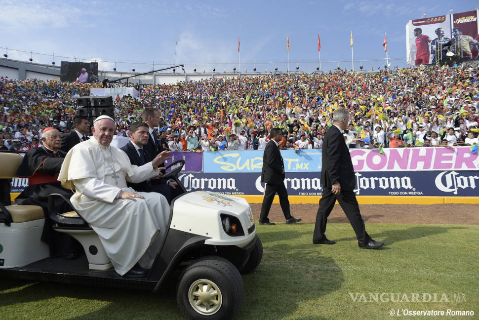 $!&quot;Aunque sean 3 minutitos en Ciudad Juárez”, ruegan al Papa, el último día, padres de los 43