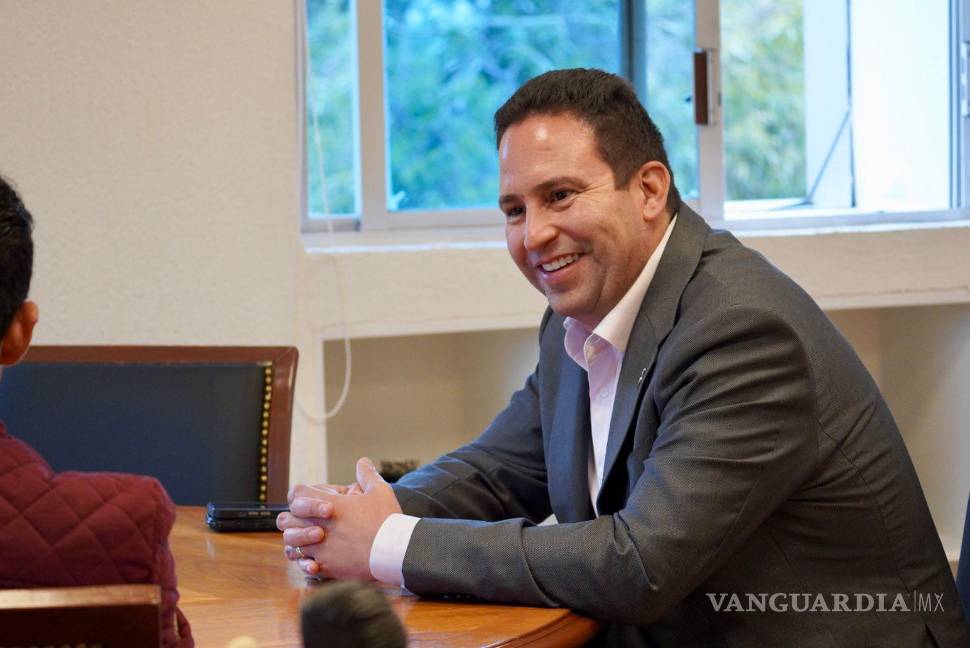 $!Durante el encuentro, Rommel Pacheco y Javier Díaz coincidieron en la importancia de apoyar a los atletas desde su formación hasta su participación internacional.