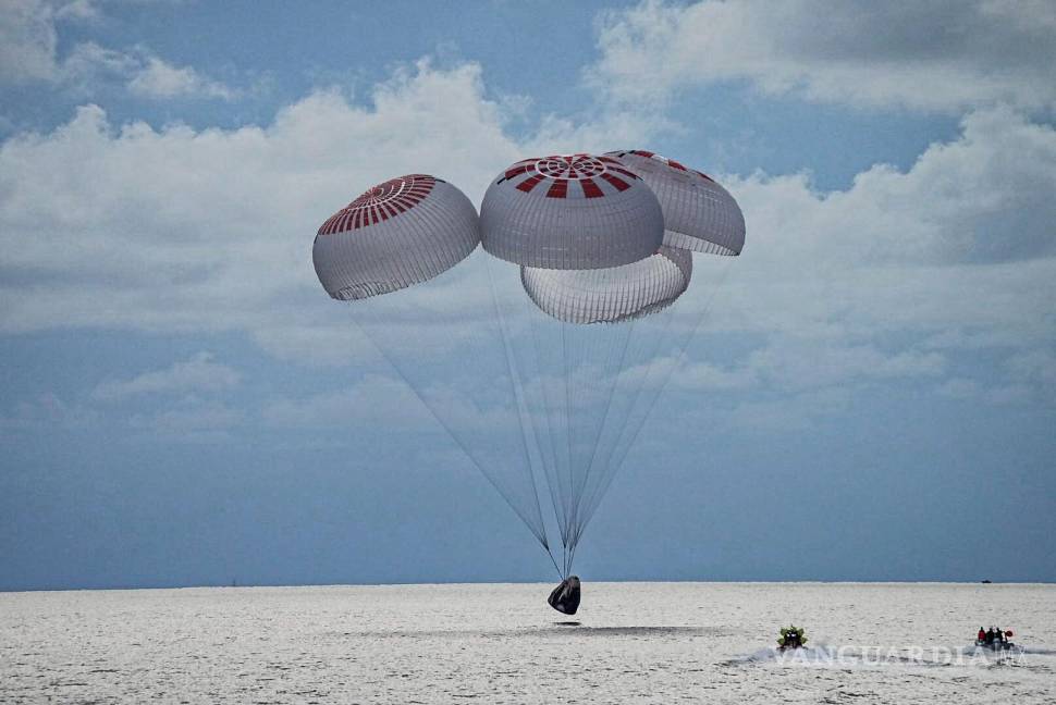 $!La cápsula Dragon totalmente automatizada de SpaceX alcanzó una altitud inusualmente elevada de 585 kilómetros (363 millas) después de despegar el miércoles en la noche