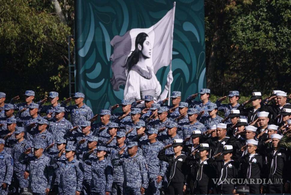 $!Claudia Sheinbaum, presidenta constitucional de los Estados Unidos Mexicanos, resaltó ante las Fuerzas Armadas la independencia del país. | Foto: Cuartoscuro