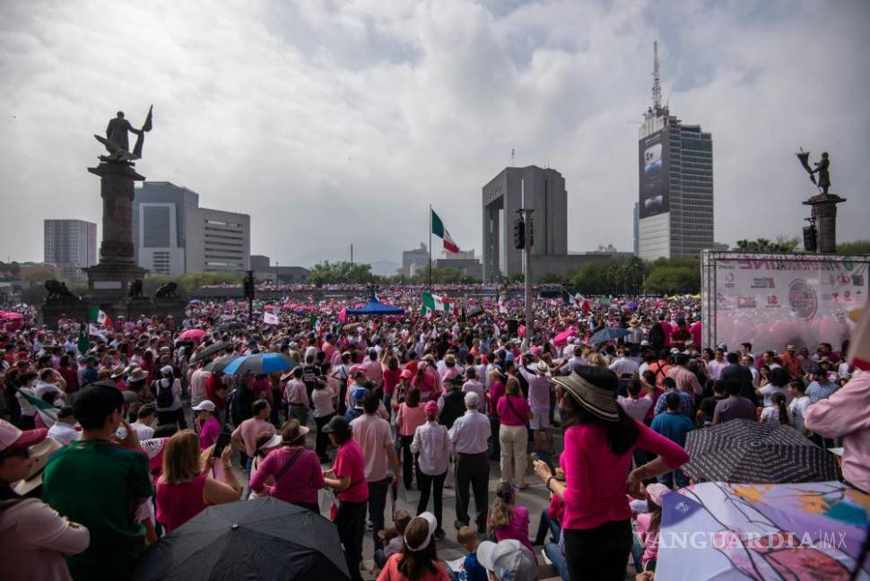 Así toman las calles y plazas miles de mexicanos para defender al INE (Fotos)