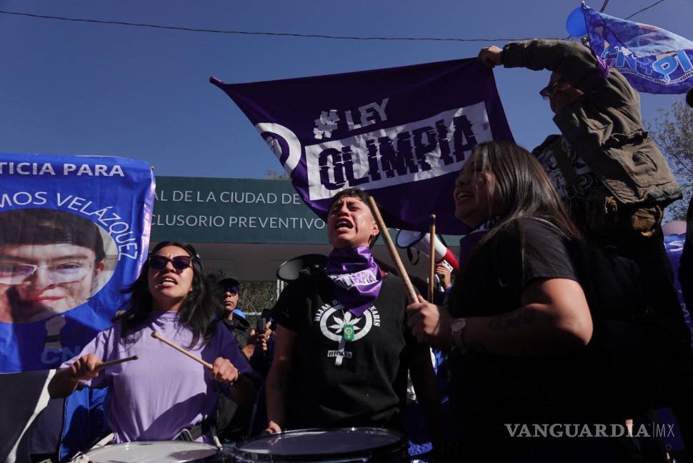 $!CIUDAD DE MÉXICO, 27 NOVIEMBRE 2024.— Alumnas del Instituto Politécnico Nacional apoyaron a sus compañeras que fueron víctimas de violencia digital a través de la Inteligencia Artificial por parte del agresor Diego N, quién utilizó fotografías para manipularlas y comercializarlas por redes sociales.