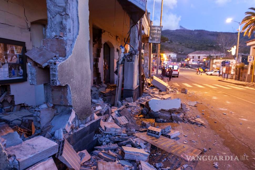 $!Sismo de magnitud 4,8 provocado por volcán remece Sicilia
