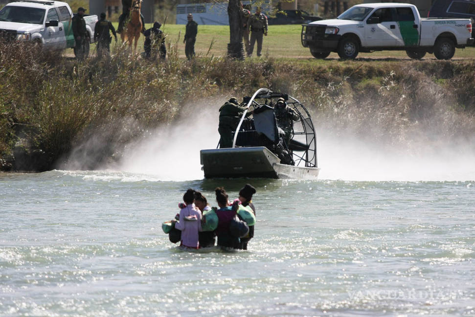 $!Ocho migrantes más intentan cruzar el Río Bravo; han realizado más de 30 rescates en la última semana