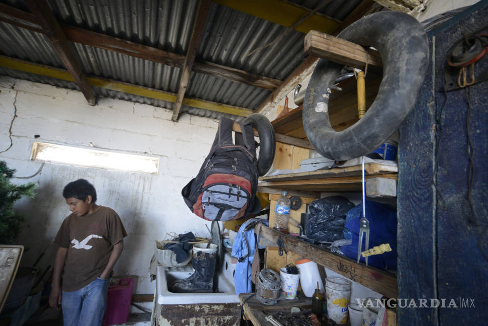 $!Don Pancho, el saltillense que inventó su propio auto con objetos desechables