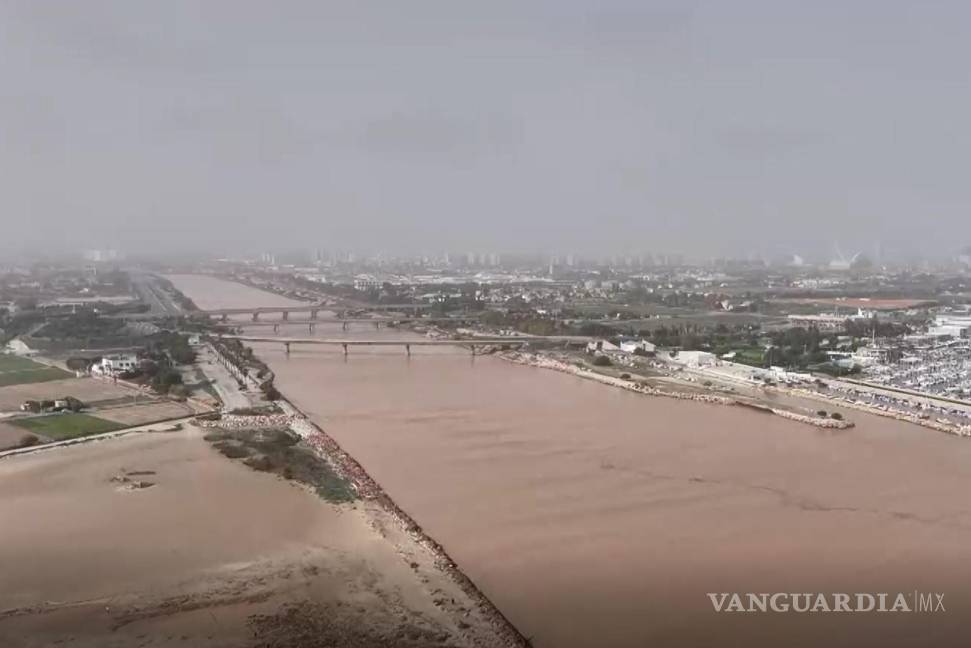 $!Imagen tomada por un dron de las inundaciones causadas en la región valenciana de Paiporta a causa de las fuertes lluvias causadas por la DANA.