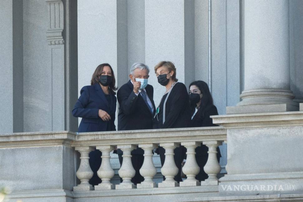 $!La vicepresidenta de Estados Unidos, Kamala Harris, se reúne con el presidente mexicano, Andrés Manuel López Obrador, en el edificio de oficinas ejecutivas de Eisenhower en Washington. EFE/EPA/Chris Kleponis