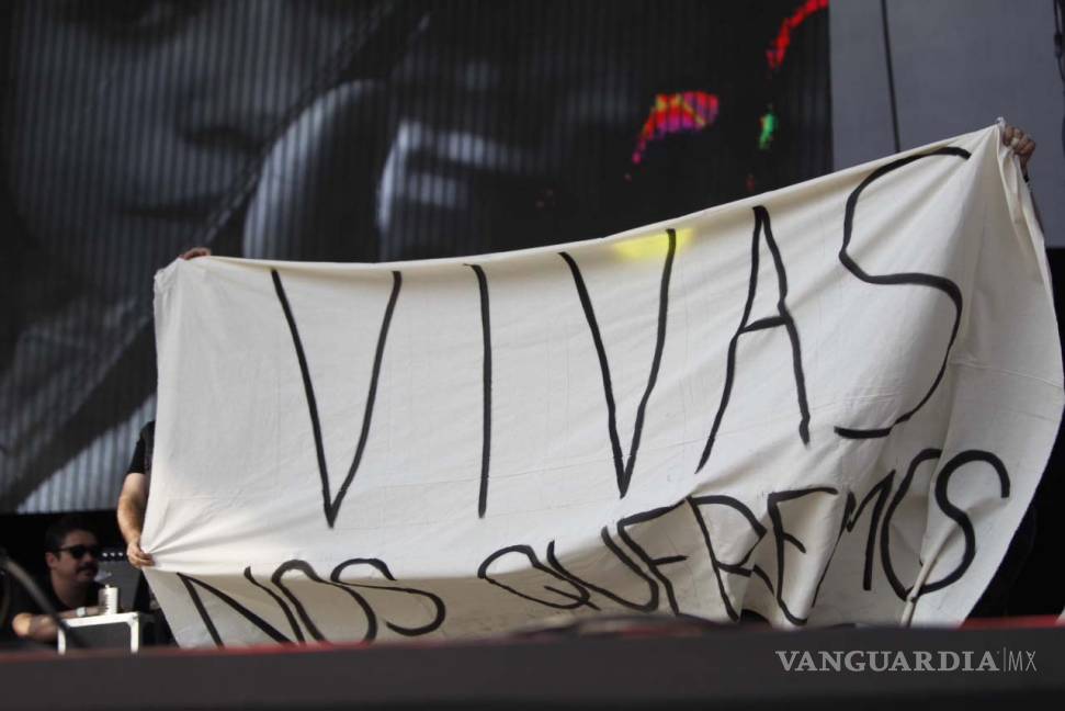 $!&quot;Vivas nos queremos&quot;: Amandititita pide justicia en el Vive Latino