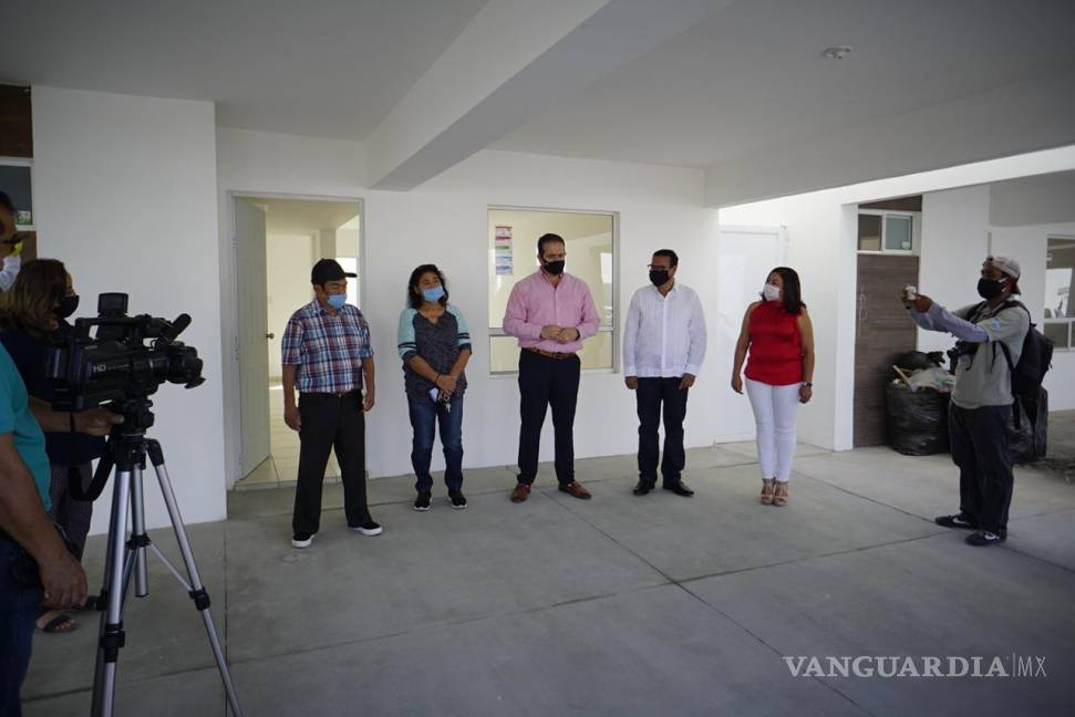 $!Entrega Gobierno de Coahuila casa a ganadores del sorteo 'Los cumplidos'