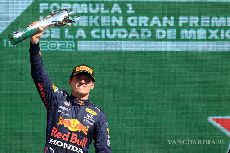 $!El holandés Max Verstappen de Red Bull celebra al ganar en el Gran Premio de Fórmula Uno de México que se realiza en el Autódromo Hermanos Rodríguez en Ciudad de México. EFE/Carlos Ramirez