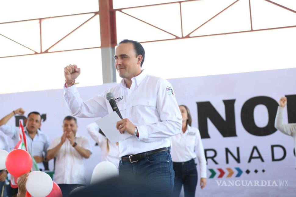 $!Manolo Jiménez fue acompañado en Torreón por los candidatos a diputados locales de la alianza PRI-PAN-PRD.