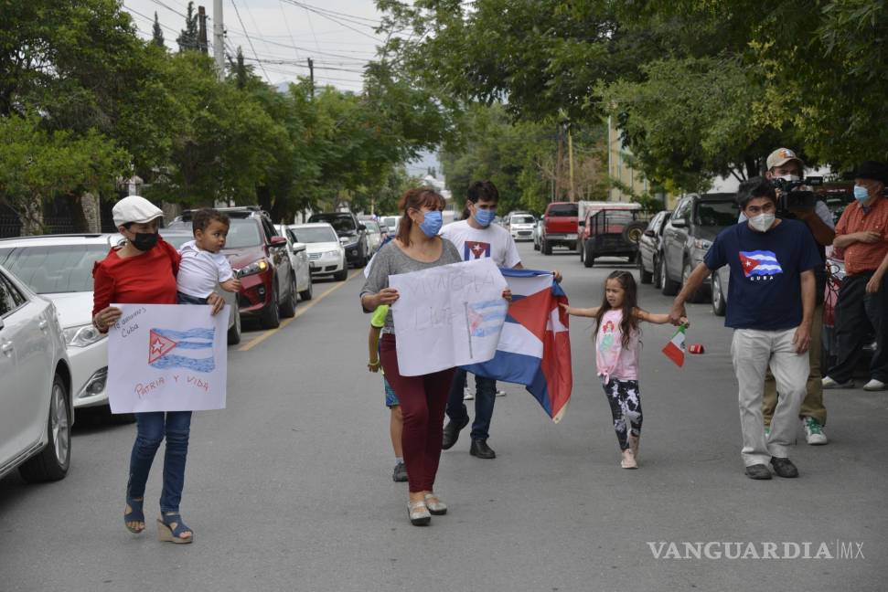 $!Se manifiesta comunidad cubana de Saltillo; piden paz y cese la represión en su país
