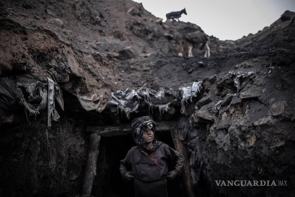 $!Imagen del reportaje En los agujeros de Chinarak, del fotógrafo alemán Oliver Weiken, ganador del segundo premio del concurso internacional de UNICEF.