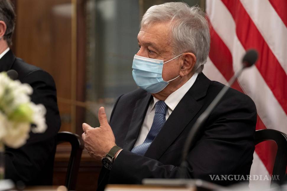 $!El presidente de México, López Obrador, habla con la vicepresidenta de Estados Unidos, Kamala Harris, durante una reunión bilateral en la Oficina de Ceremonias de los Vicepresidentes en el edificio de la Oficina Ejecutiva de Eisenhower en la Casa Blanca, Washington. EFE/EPA/Ken Cedeno