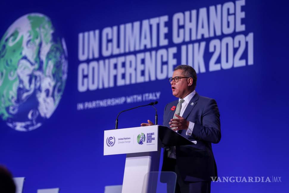 $!Alok Sharma, presidente de la COP26, pronuncia un discurso durante las conversaciones sobre el clima de la COP26 en Glasgow, Escocia. EFE/EPA/Emily Macinnes