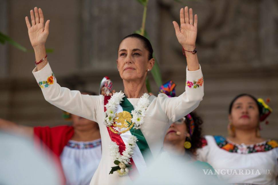 $!Claudia Sheinbaum, presidenta de México, durante la ceremonia para la entrega del bastón de mando realizado en el zócalo capitalino.